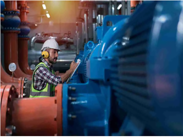 Quanto tempo de manutenção e serviço na unidade de resfriamento industrial.