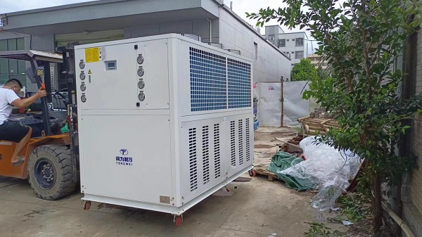 O que causa o vazamento do resfriador de água? Como consertar isso?